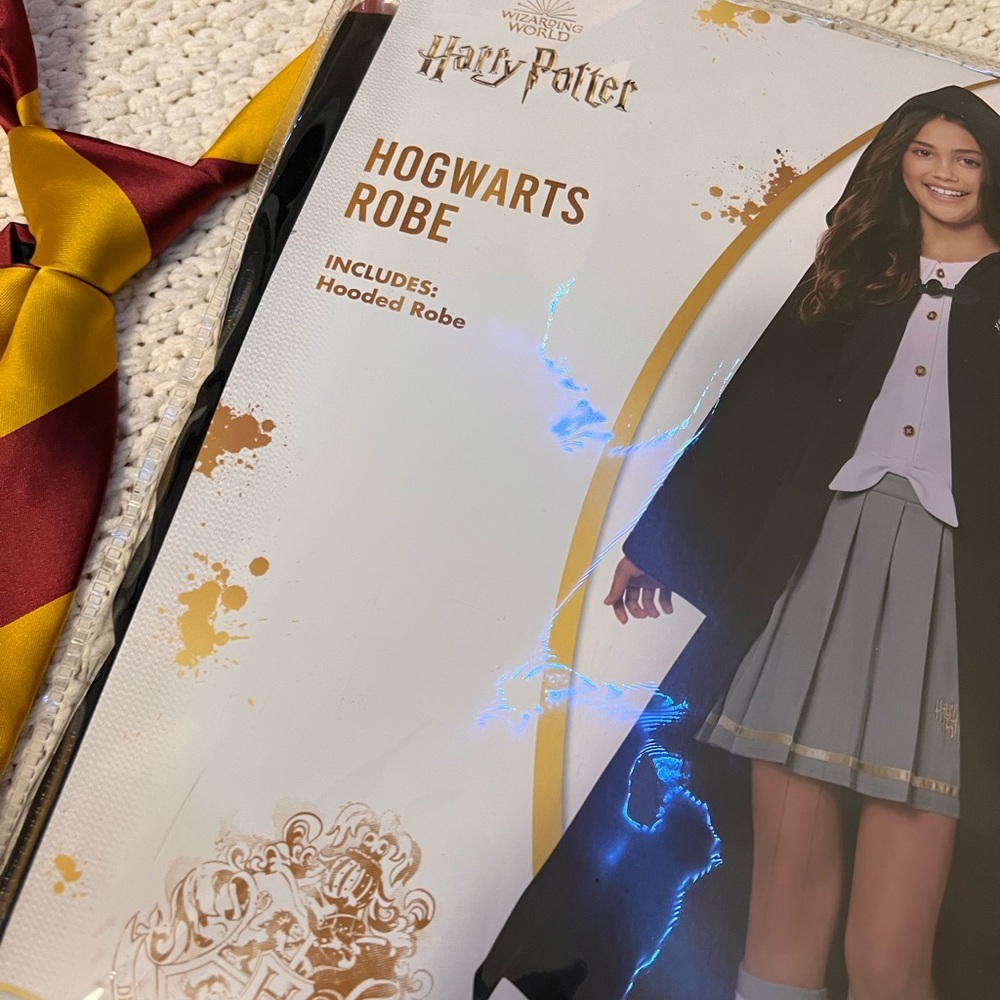 Harry Potter Hogwarts Robe - Picture 4 of 6